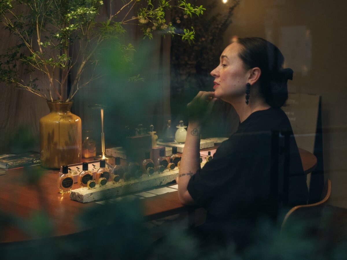 独自の香りで魅了する。CURIONOIRが纏う時間と伝統の美学