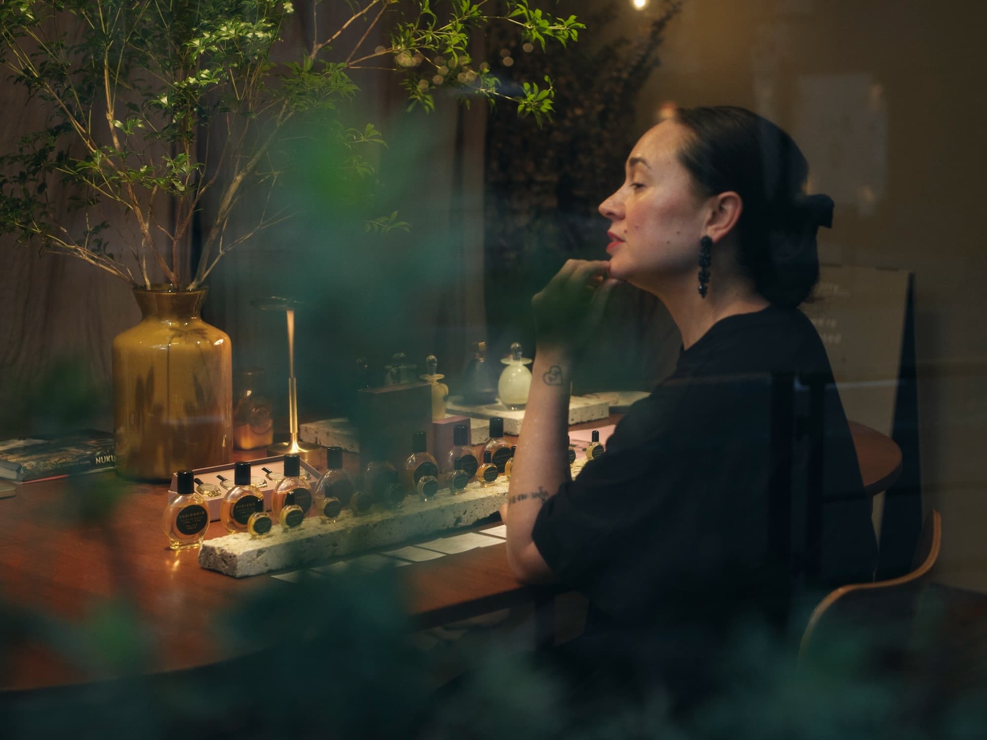 A unique scented accessories. CURIONOIR, where time and tradition become beauty.